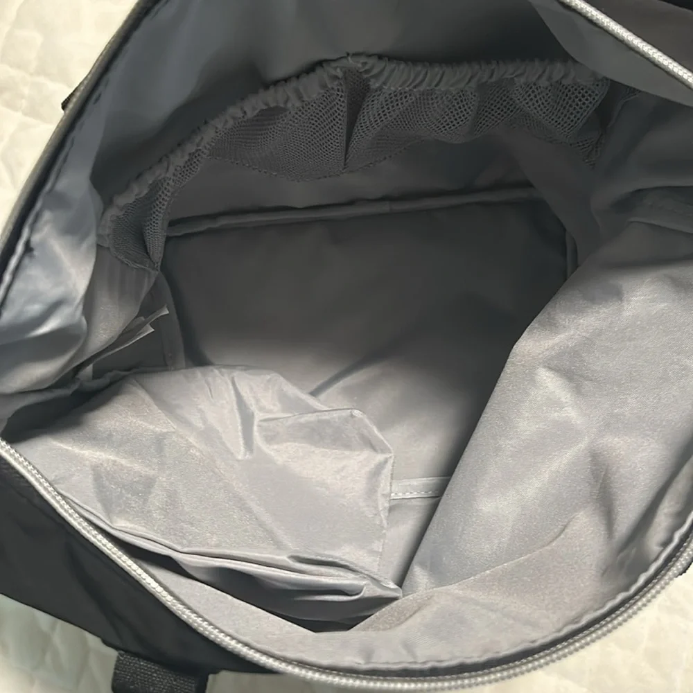 Skip Hop Diaper/Back Pack NWOT in excellent condition w/diaper changing station